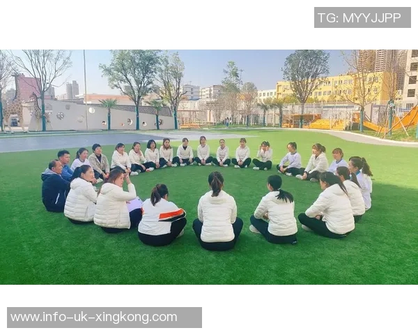 小足球赛的快乐时光与团队精神的完美展现 小足球赛的快乐时光与团队精神的完美展现